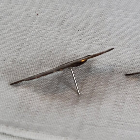 Vintage Metal Texas Cut Floral Etched Metal Bronze Finish Earrings SET OF 2 - Picture 4 of 14